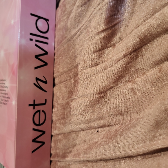 Wet n Wild Mega Cushion Lipstick Gift Set of 3 - Picture 3 of 3